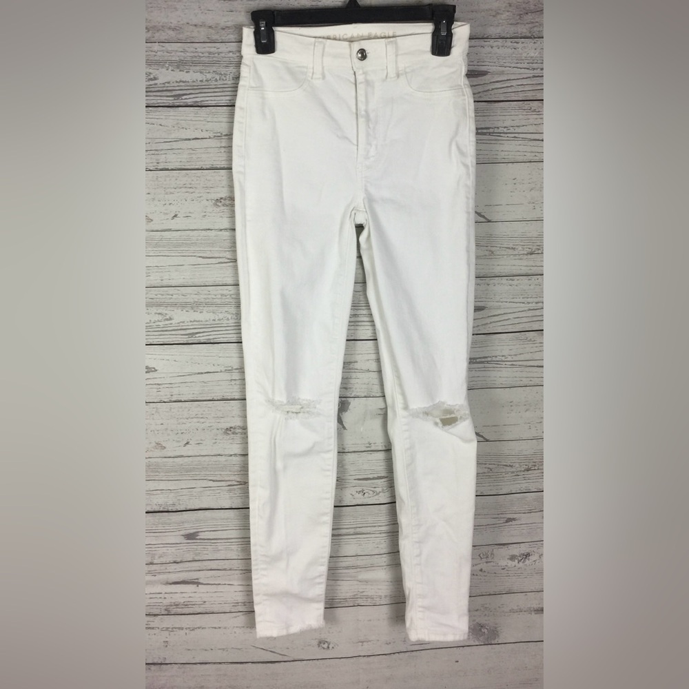 American Eagle Women’s White Super Stretch Distressed Skinny Jeans